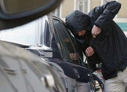 Наивный молодой человек пытался угнать автомобиль без аккумулятора на Ставрополье