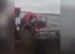 Три КамАЗа столкнулись на обледенелой трассе Ставрополья