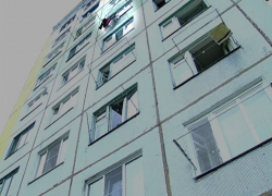 Мужчина скончался после падения из окна 10 этажа в Ставрополе