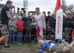 Суши-повар из Кисловодска отправил в жесткий нокаут своего соперника на уличном ринге