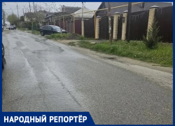 «Зимой скользим, летом чиним машины»: на разбитую дорогу пожаловались ставропольцы