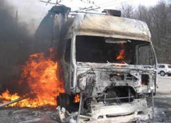 Кабина грузовика «Фредлайнера» сгорела в Минеральных Водах