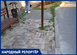 «Мусор, окурки и проваленная плитка»: состояние остановки шокировало жителя Ставрополя