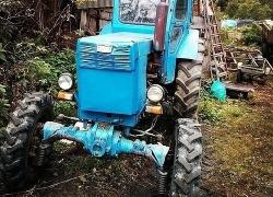 В Невинномысске пьяный юноша украл трактор и попал на нем в аварию