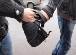 Нападавший на полицейских мужчина задержан за грабеж в Минеральных Водах