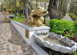 После жалоб на реставрацию «Дельфинов» в Ставрополе мэрия пообещала воссоздать скульптуры в точности 