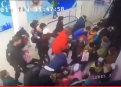 Падение детей на эскалаторе в ТЦ «Европейский» Ставрополя попало на видео