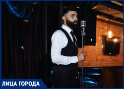 «В Америку не хочу, они не понимают наш фольклор»: таксист-певец из Ставрополя о своей работе 