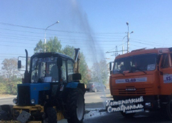 Новый фонтан забил из-под земли на перекрестке в Ставрополе