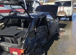 "Газель" с пассажирами столкнулась с легковушкой на перекрестке Ставрополя