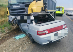 Жуткая авария на Ставрополье унесла жизнь водителя легковушки 