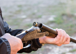 На Ставропольской трассе нашли мужчину с огнестрельным ранением из охотничьего ружья