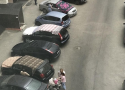 Переполненные парковки и накрытые машины: Ставрополь готовится к граду 