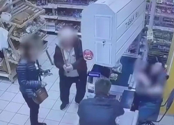 Ставрополец напал с ножом на продавца и посетителя магазина в Майкопе