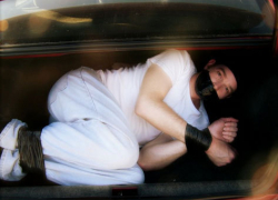 В Ставрополе двое заставили должника копать себе яму за городом