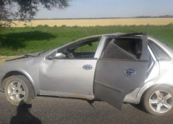 Автомобиль с семьей из пяти человек перевернулся на Ставрополье