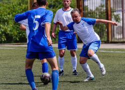 В первом полуфинале первенства Ставрополья футболисты-ветераны «Сахарника» разгромил «Зеленокумск»