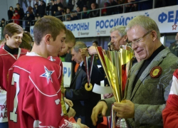 Вячеслав Фетисов поздравил ставропольских хоккеистов с победой