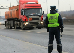 Экс-инспектор ГИБДД получил взятку за «уступки» для большегрузов на Ставрополье