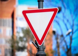 В Михайловске полицейские задержали похитителя дорожных знаков