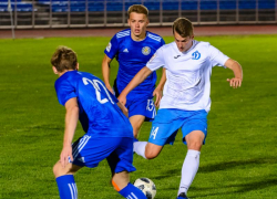 «Грязные игры»: футболисты «Динамо» в непростых условиях одержали победу в гостях