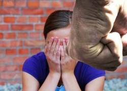 Мужчина жестко изнасиловал свою 13-летнюю падчерицу на Ставрополье