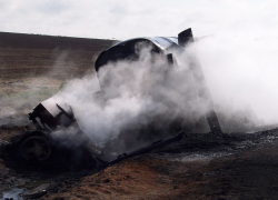 Пожарные потушили автомобиль, загоревшийся на ходу