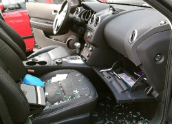 Двое молодых людей в Пятигорске обокрали автомобиль