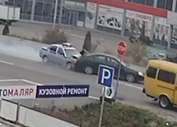 Жёсткое ДТП машины полицейских и иномарки попало на видео на Ставрополье