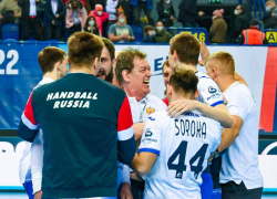 Фавориты повержены: российские гандболисты отпраздновали вторую победу на чемпионате Европы 