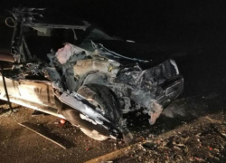 На Ставрополье внедорожник протаранил припаркованный КамАЗ. Есть жертвы