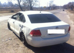 Водитель легковушки въехал в разделительный отбойник вблизи Кисловодска