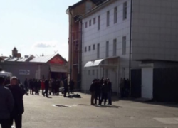 Мужчина выпал из окна третьего этажа на рынке Ставрополья