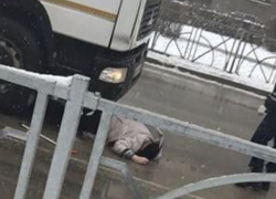 Переходившую в неположенном месте женщину сбил насмерть большегруз в Ставрополе