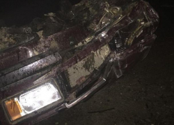 Пьяный водитель на "семерке" снес дорожный знак и перевернулся по пути из Ставрополя в аэропорт