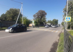 Попавшую под колеса легковушки пятигорчанку доставили в больницу с тяжелыми травмами