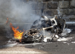 В Ставропольском крае парень украл мотороллер и сжег его