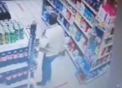 В Михайловске покупатель взорвал в супермаркете прилавок с минералкой