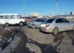 Маршрутчик устроил тройное ДТП с иномарками в Ставрополе