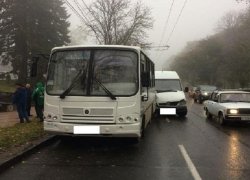 5 студентов увезла «скорая» после столкновения маршрутки и автобуса в Ставрополе