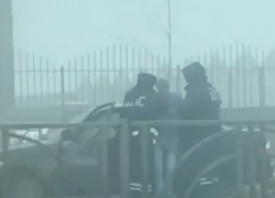 Задержание неадекватного водителя "Приоры" попало на видео в Ставрополе