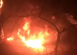 Неизвестный кинул "Коктейль Молотова" в стоявший на парковке автомобиль в Пятигорске 