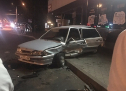 Водитель разбил ВАЗ и чуть не сбил девушку во время погони в Ставрополе