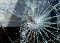 На Ставрополье мужчина бросил булыжник в лобовое стекло пассажирского автобуса