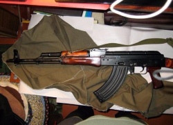 Стрельбу в жилом районе Ставрополя из автомата Калашникова устроили девять человек