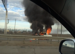 На выезде из Ставрополя полыхала "Волга"