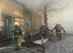 Огонь уничтожил хозяйственную постройку на Ставрополье