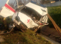 Скорая помощь разбилась всмятку на Ставрополье, водитель погиб