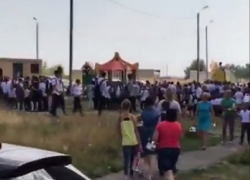 Тревожные кадры экстренной эвакуации учеников школы в Ставрополе сняли на видео