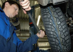 Заменить летнюю резину на зимнюю посоветовали пятигорским автомобилистам в ГИБДД из-за наступающих холодов